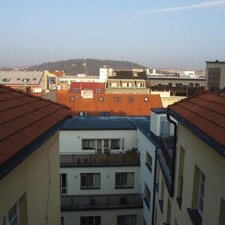 Church Pension Praha - Husuv Dum Esterno foto