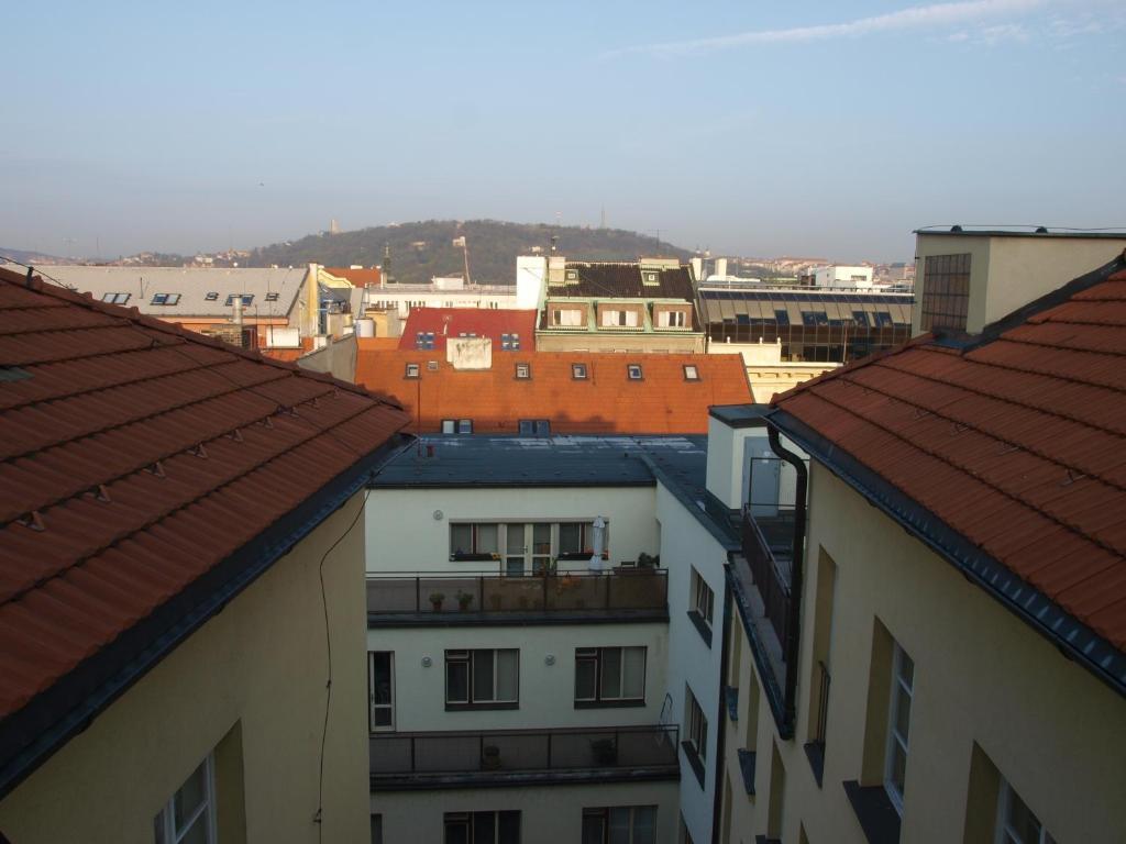 Church Pension Praha - Husuv Dum Esterno foto