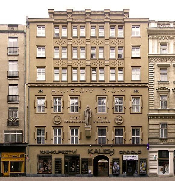 Church Pension Praha - Husuv Dum Esterno foto